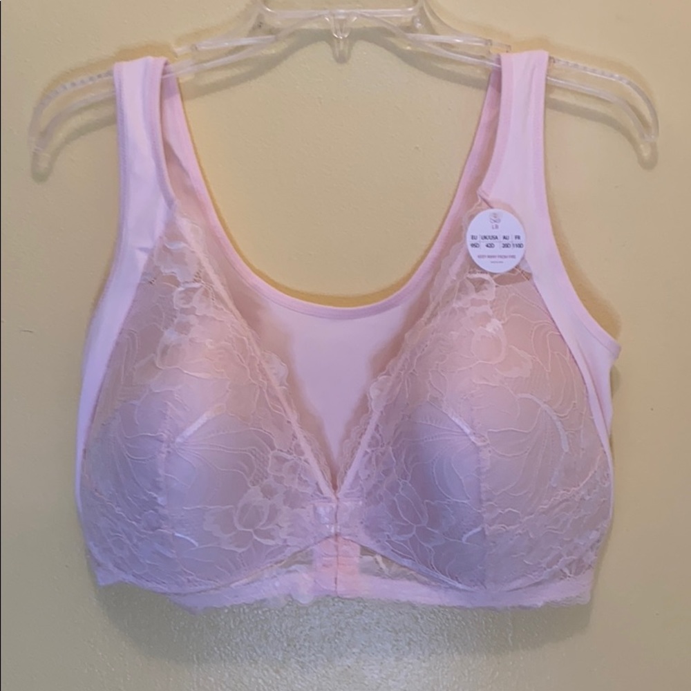The Lace Bra. 42D (USA). 95 D (EU)